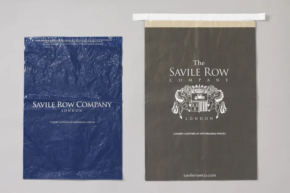 The Savile Row Company har ersatt plastförpackning (till vänster) med återvinningsbar pappersförpackning (till höger).