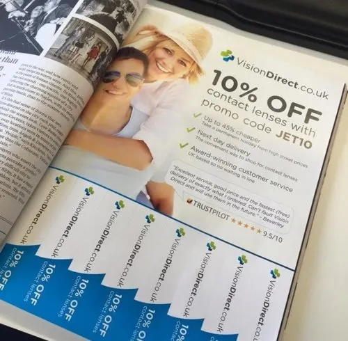 Foto - TrustScore und Kundenbewertungen in einer Print-Anzeige