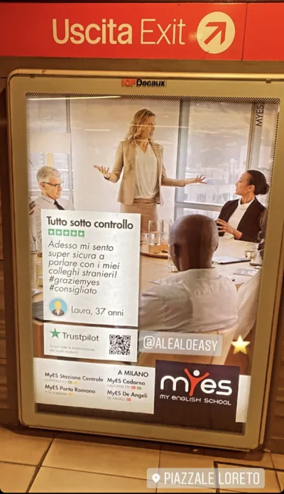 Eine MyES-Werbetafel am Ausgang der U-Bahn-Station Piazzale Loreto in Mailand