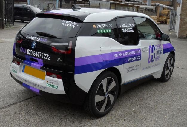 Bewertungssterne auf Firmenwagen Foto - Bewertungssterne auf Firmenwagen