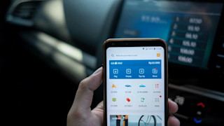 the importance of social proof in fintech trustpilot report 2019 Phone display