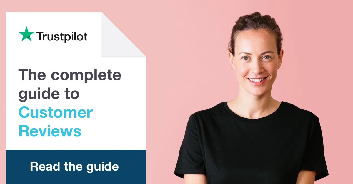 Picture of a smiling woman inviting to download the guide to customer reviews