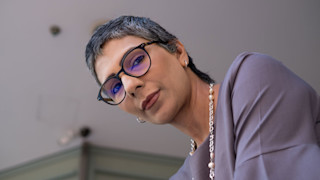 A middle-aged woman with glasses looking at the camera the role of customer experience trustpilot