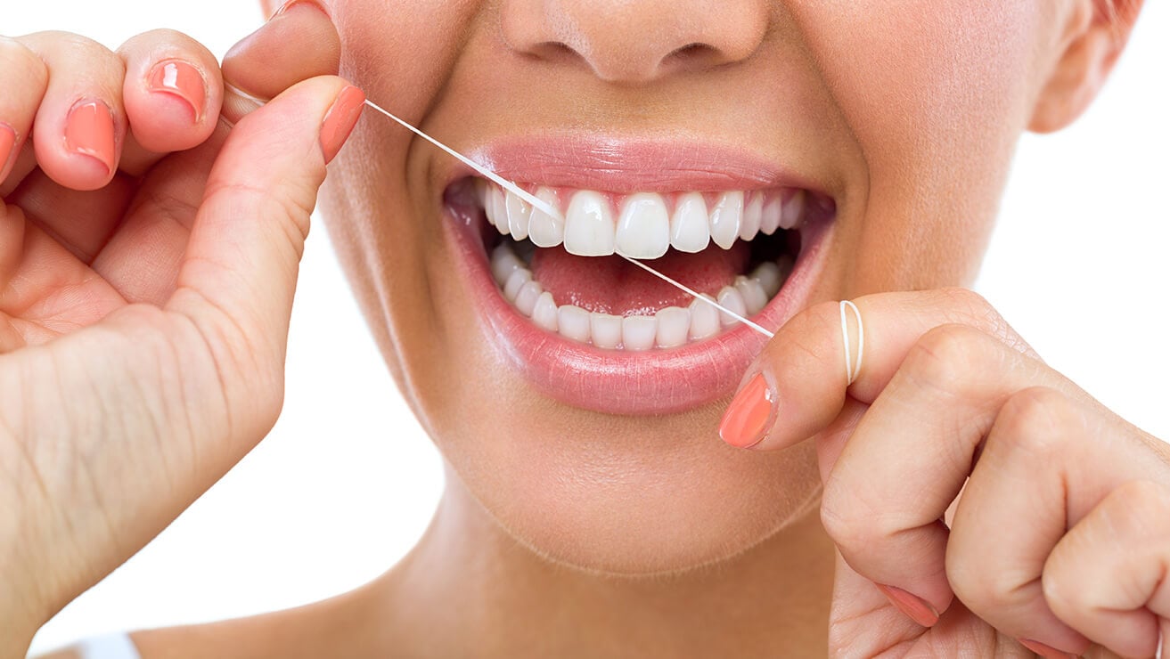 Easy Habits That Keep Teeth White - Image 2 - Listerine - en-GB