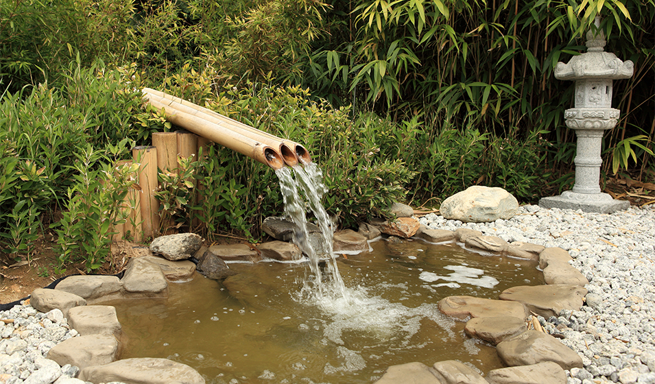 Animer un bassin avec des jets d'eau - Jardiland