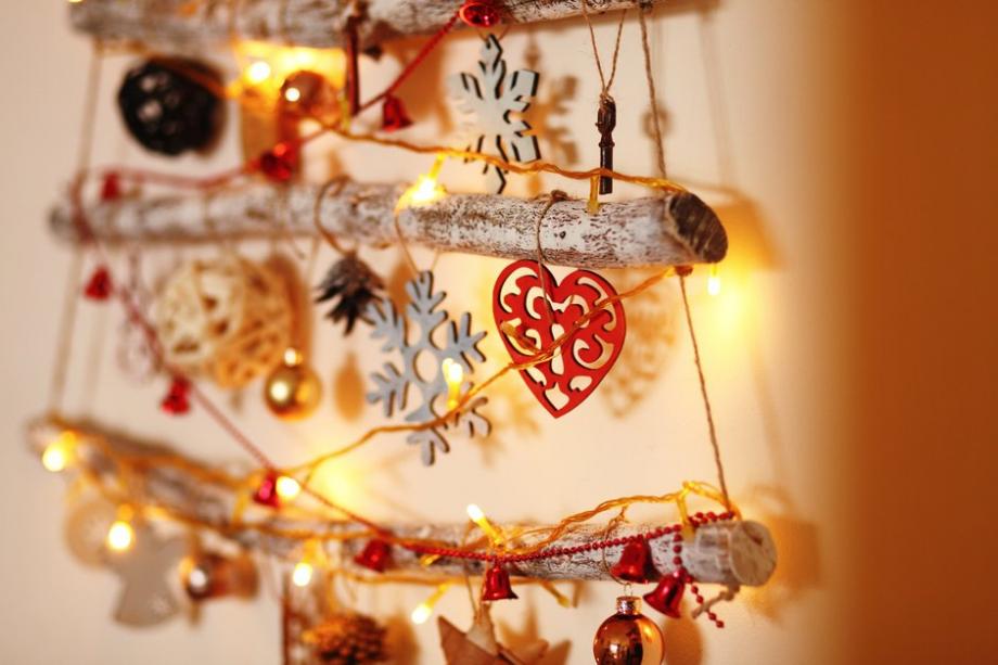 Vive les décorations bohèmes pour les sapins en bois !