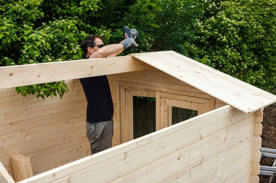 Travaux : Comment isoler un abri de jardin en bois ?