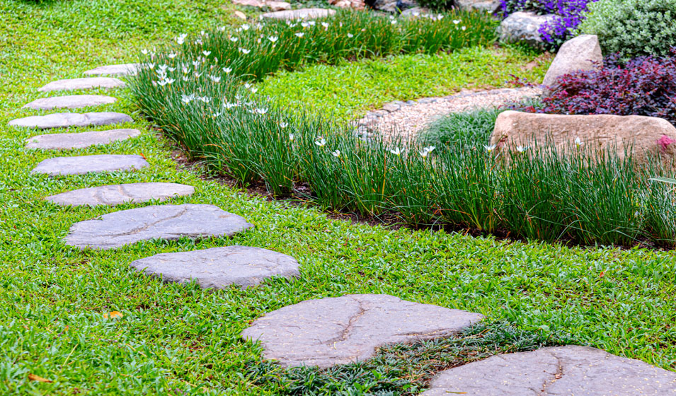 5 idées d'allées de jardin avec des pas japonais - Jardiland