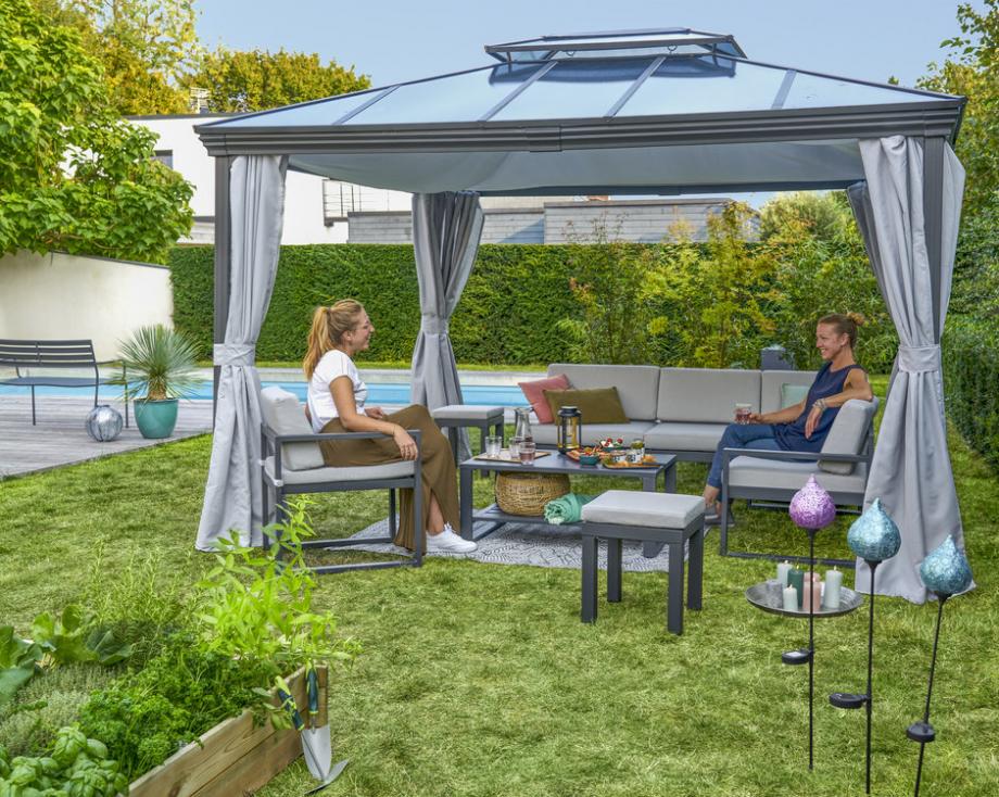Quand s'allient le romantisme et le style industriel dans un salon de jardin