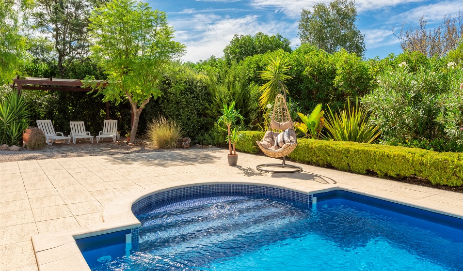 statue jardin - bord piscine