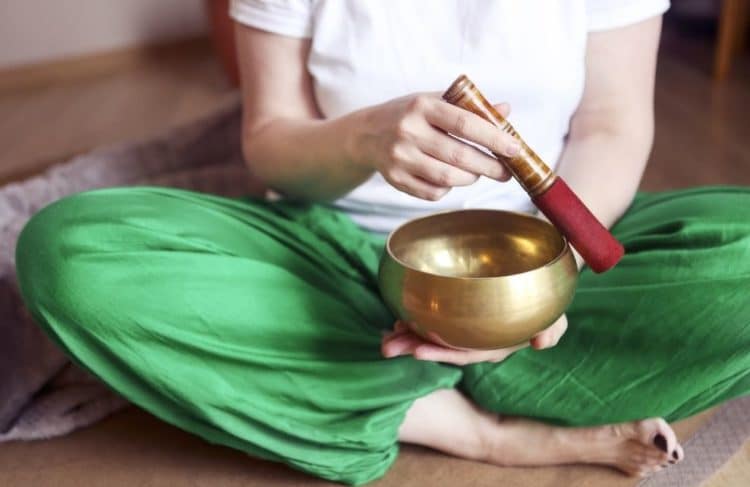 Découvrez comment pratiquer la méditation à l’aide d’un bol tibétain
