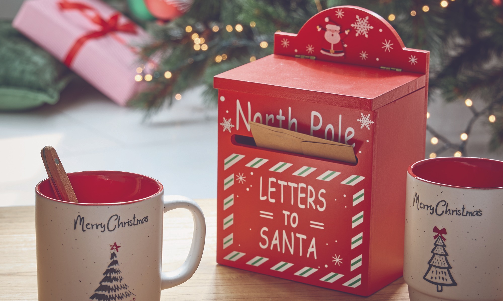 La boite aux lettres au Père Noël ECLOZ et les mugs ECLOZ