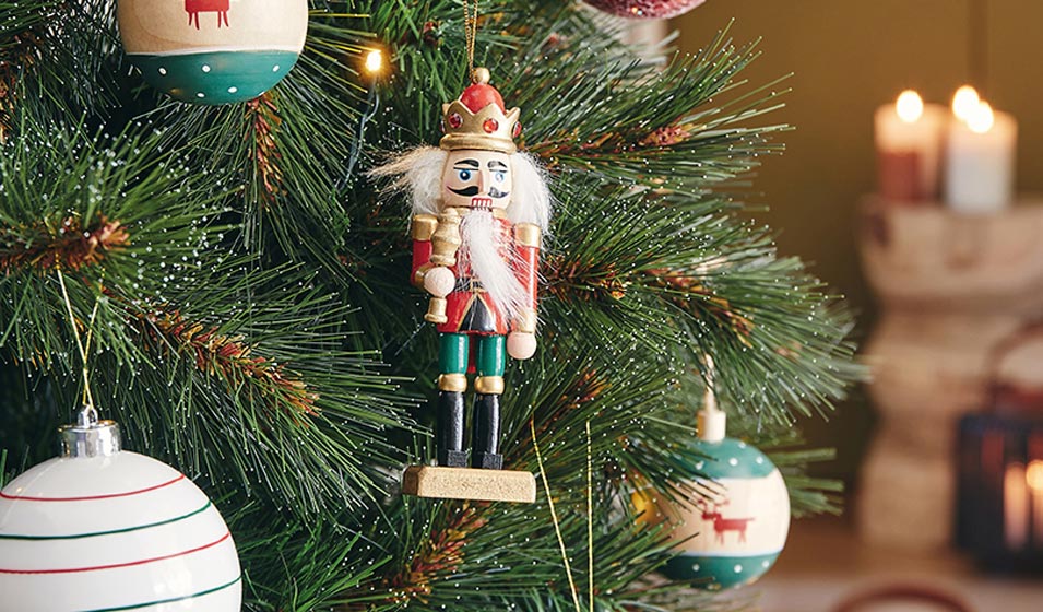 Un sapin plus vrai que nature une fois joliment décoré !