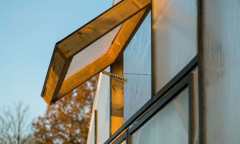 La ventilation de la serre est indispensable, même en automne, pour évacuer le surplus d’humidité 