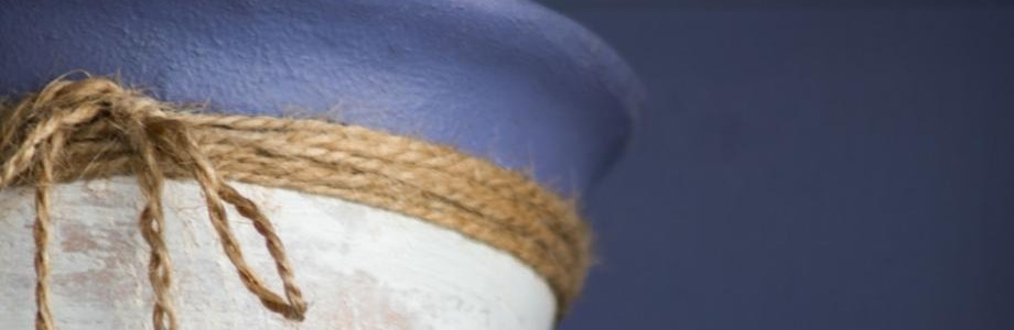 2 couleurs de peinture et une corde