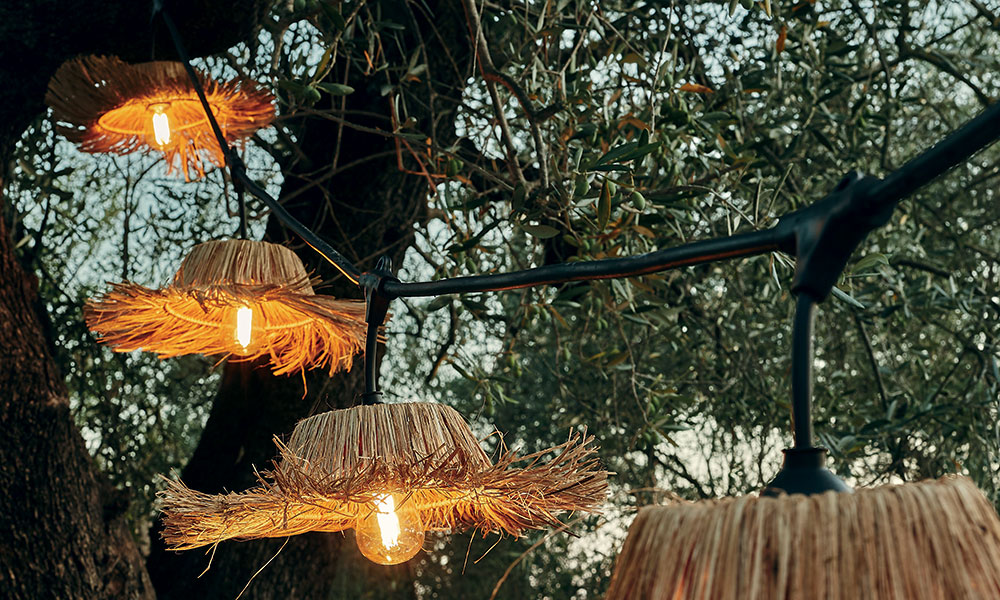 Pour prolonger le plaisir d’une soirée au jardin, la mise en lumière sera indispensable.