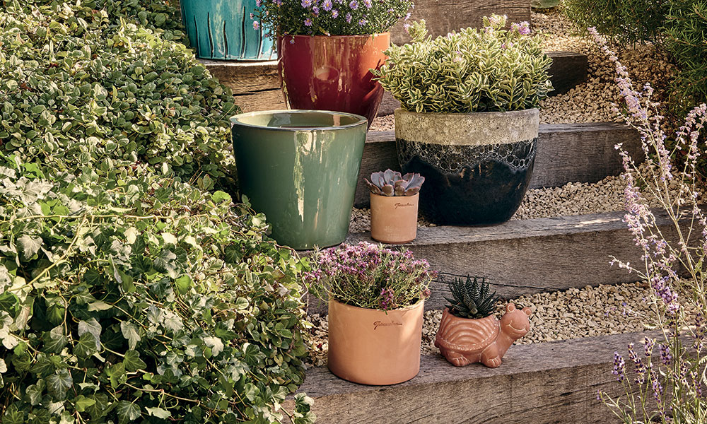 Des pots de couleurs naturelles