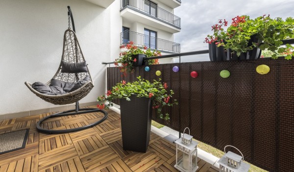 Brise-vue : prix & comparatif pour protéger votre balcon et terrasse