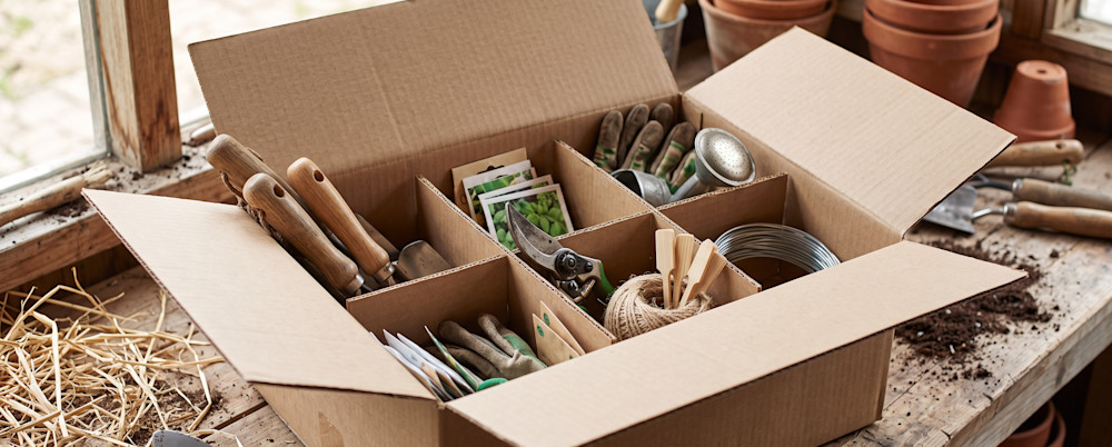 Le carton pour ranger le petit matériel du jardinier