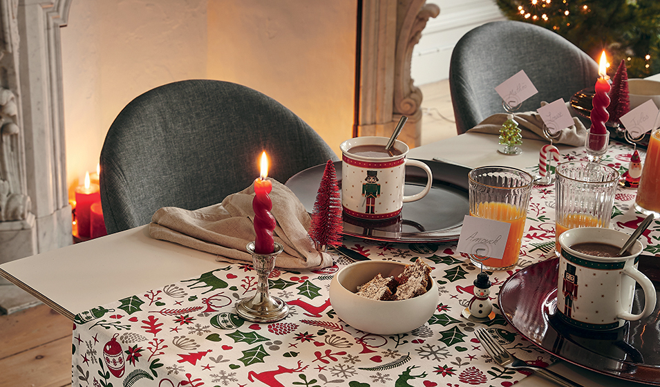 Déco de Noël : 25 idées DIY pour donner du charme à votre maison   Christmas table centerpieces, Diy christmas table, Simple christmas