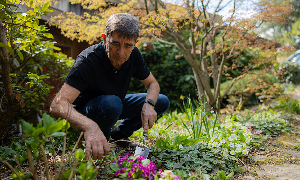 Mon conseil pour réussir un massif de fleurs c’est de mixer et de prévoir ce qui fleurira en automne, en hiver, au printemps et en été. 