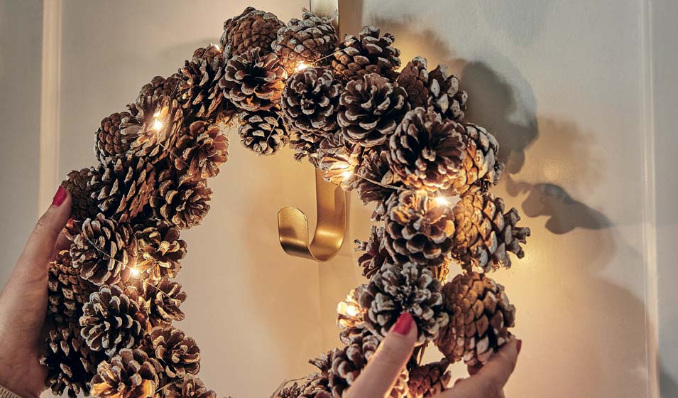 Couronne De Noël Avec Paillettes Et Pommes De Pin, Décoration Intérieure Et Extérieure Pour Derrière La Porte, 40 Cm. | Leroy Merlin