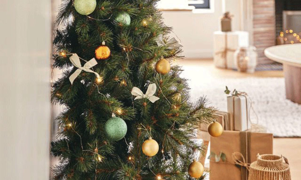Quoi de mieux que des nœuds pour un sapin girly ?
