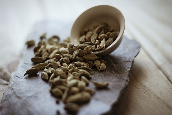 Les graines des plantes aromatiques sont utilisées comme épices par exemple