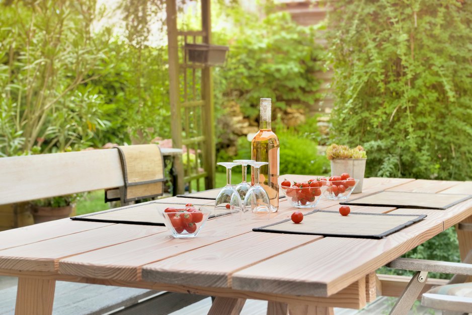 Comment bien choisir une table de jardin pour son balcon ? - Gamm vert