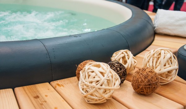 Installer son spa en extérieur : 4 choses que vous devez