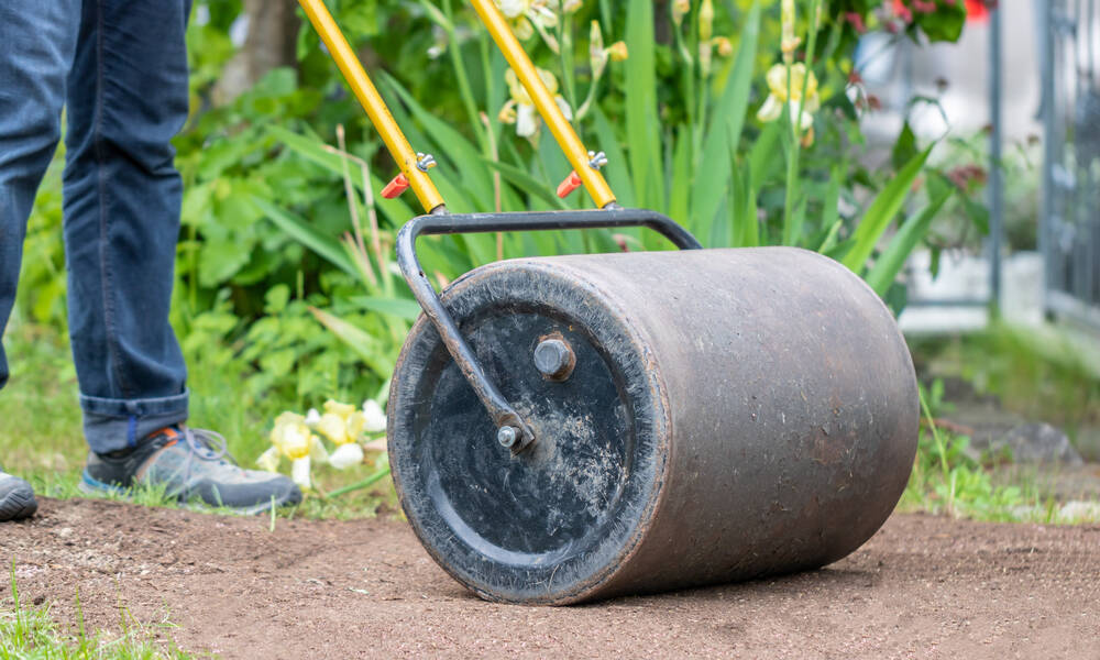 Les rouleaux à remplir de sable ou d’eau sont le meilleur choix dans un jardin
