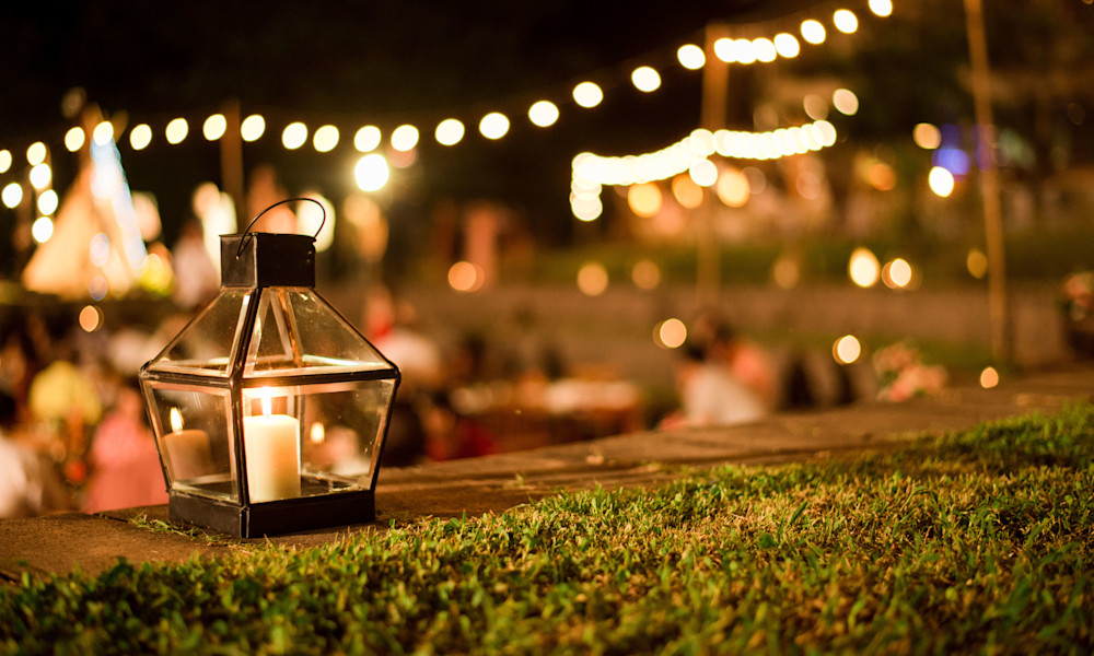 En plus, les lumières de jardin vous permettront de créer un petit coin confidentiel !