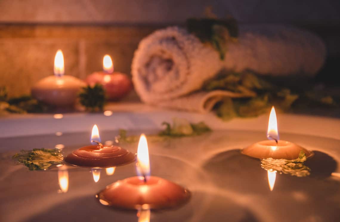 7 recettes de bains relaxants aux plantes - Jardiland