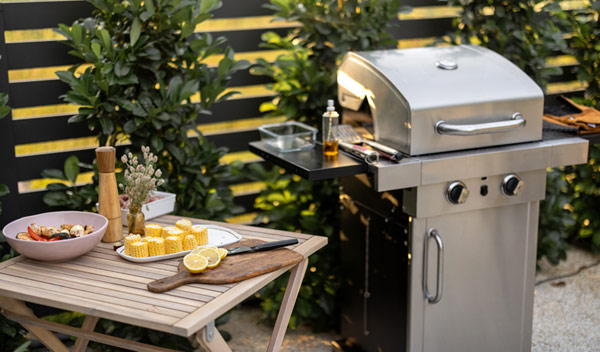 Comment bien nettoyer son barbecue ? - Blog BUT
