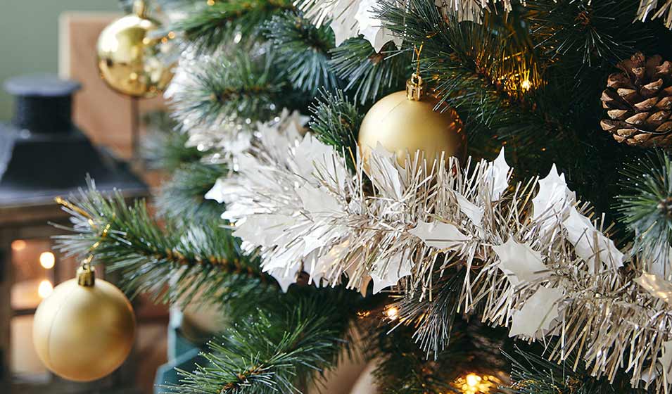 On enguirlande le sapin 