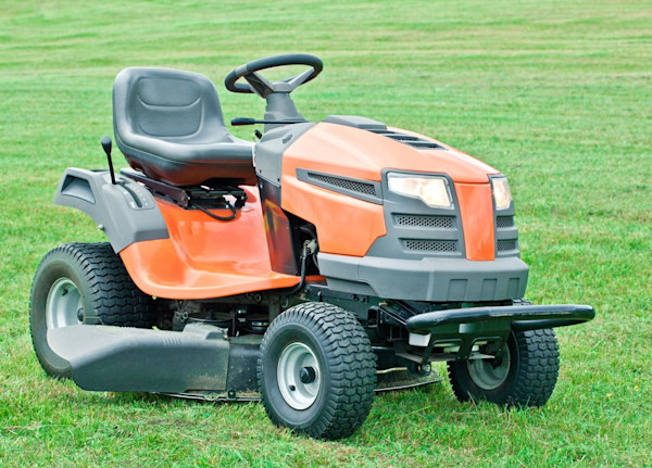 Le tracteur tondeuse, parfait pour les très grands terrains