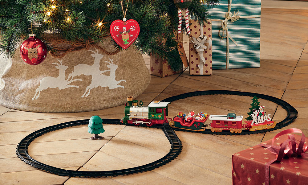 Rendez la magie de noël réelle avec un petit train autour du sapin ! 
