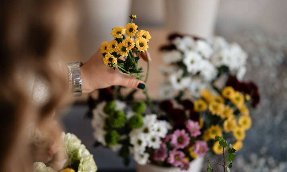 Un bouquet de chrysanthèmes par masses colorées