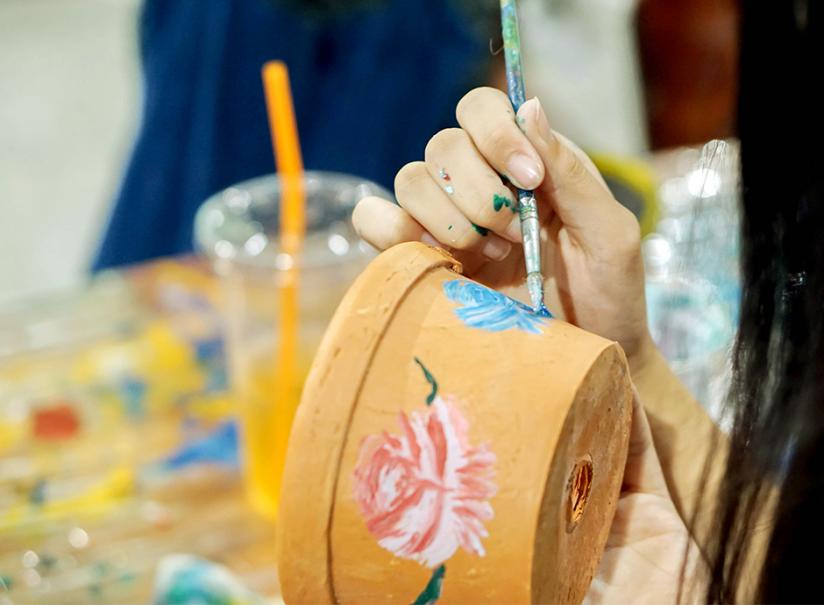 Pots de fleurs peints