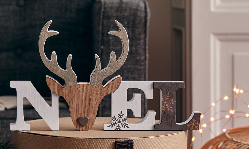 Pour une option plus naturel essayez les décorations de noël en bois