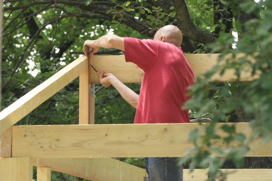 Ôtez les planches qui forment le toit pour les remplacer par du polycarbonate