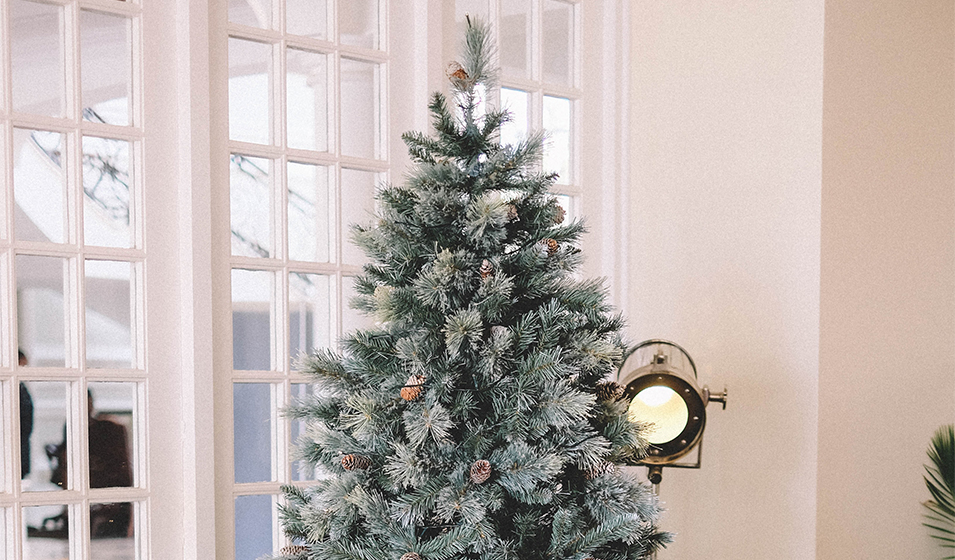 Comment choisir son sapin de Noël artificiel ? Jardiland