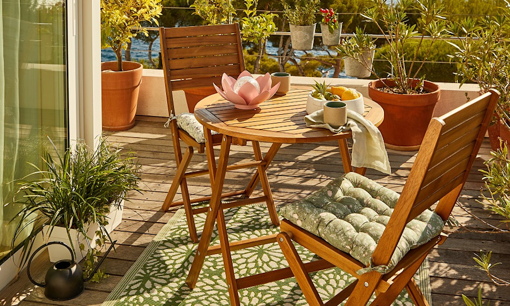 Petits extérieurs et salons de jardin : le duo du moment !