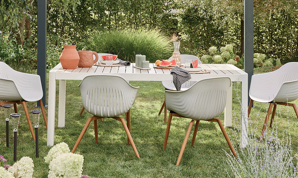 Le choix de la table de jardin se fait en fonction de nombreux critères ...