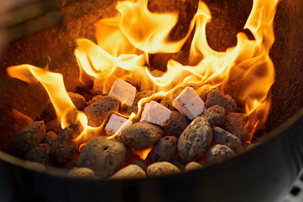 Allume-feu pour barbecue au charbon de bois
