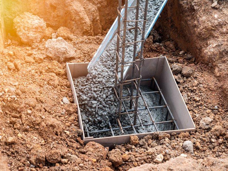 Réaliser des plots de fondation en béton pour la tonnelle