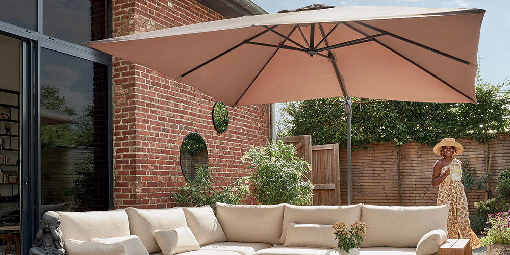 Parasol déporté inclinable carré taupe 3x3m 210g/m² Eloi ECLOZ