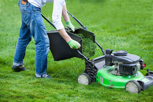 La tondeuse autotractée avec option mulching évite les allers-retours pour vider le bac de ramassage