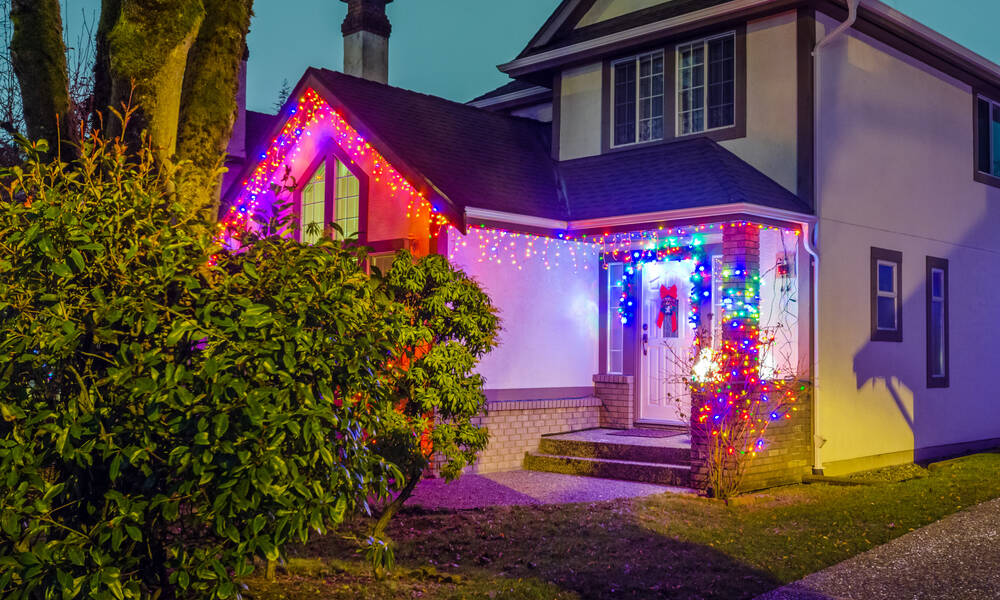 Une façade bien illuminée se voit de loin 