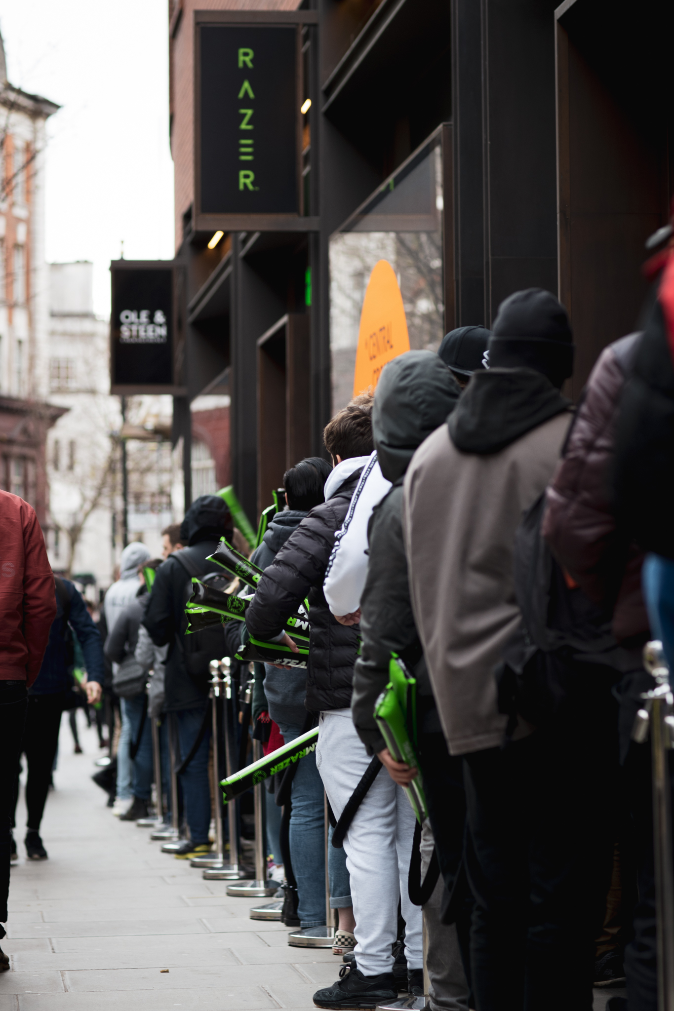 razerstore-london-grand-opening queue